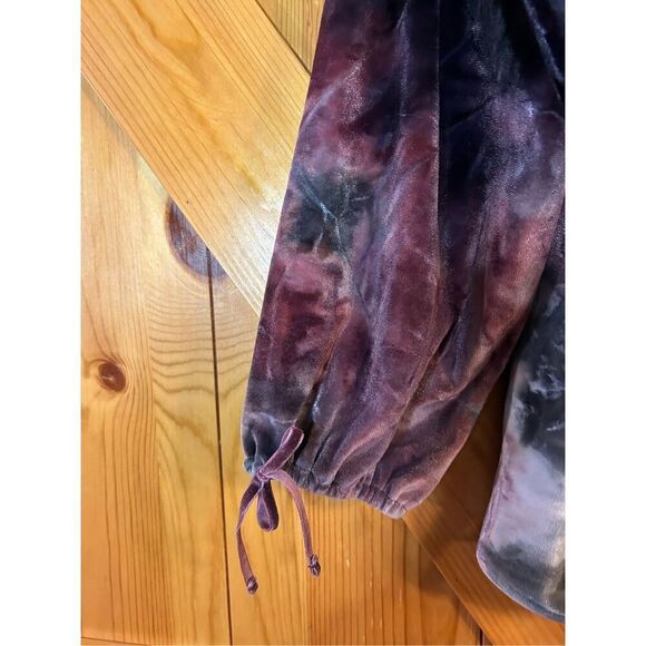 American Eagle Outfitters Womens Size Small Off Shoulder Crush Velvet Top (8112) - Picture 2 of 5